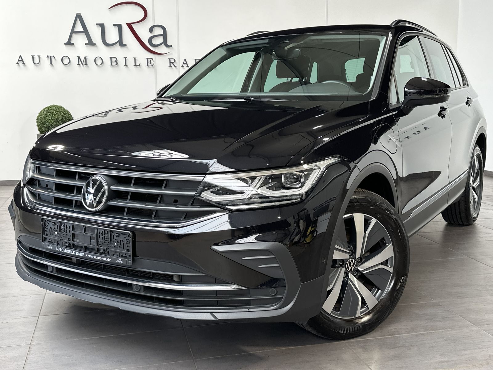 Fahrzeugabbildung Volkswagen Tiguan 1.4 TSI DSG Life eHybrid NAV+LED+AHK+18ZO