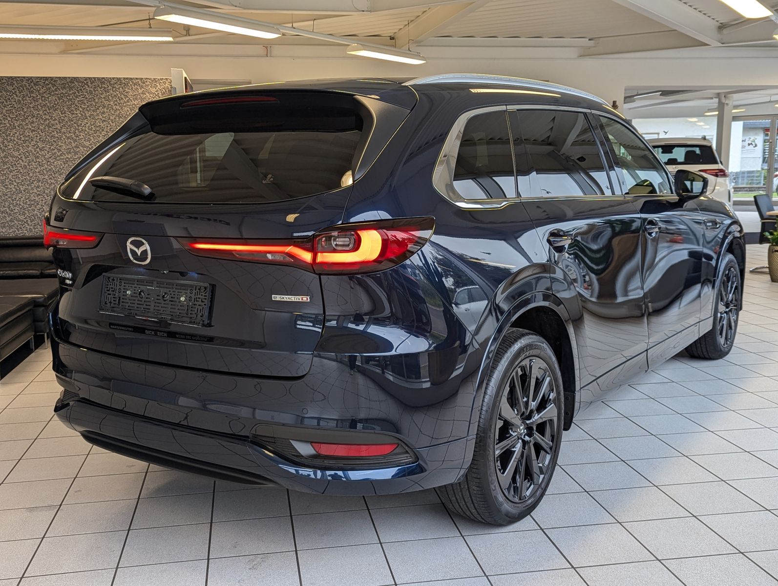 MAZDA CX-80 3.3L E-SKYACTIV D 254 HOMURA+ 7-Sitze Pano - Image 7