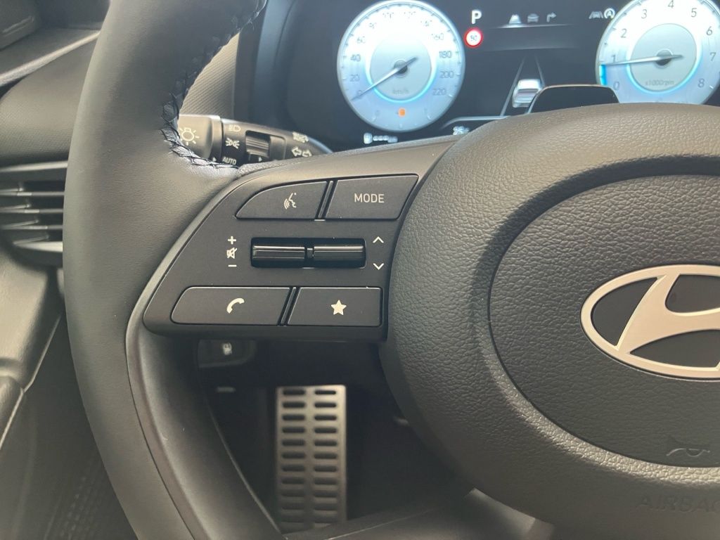 Fahrzeugabbildung Hyundai BAYON 1.0 T-GDI 7-DCT Blackline ACC AUT Kam. LED