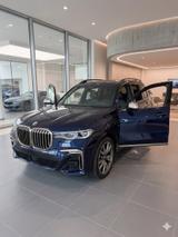 BMW X7 M50i  - blaue BMW X7 M50