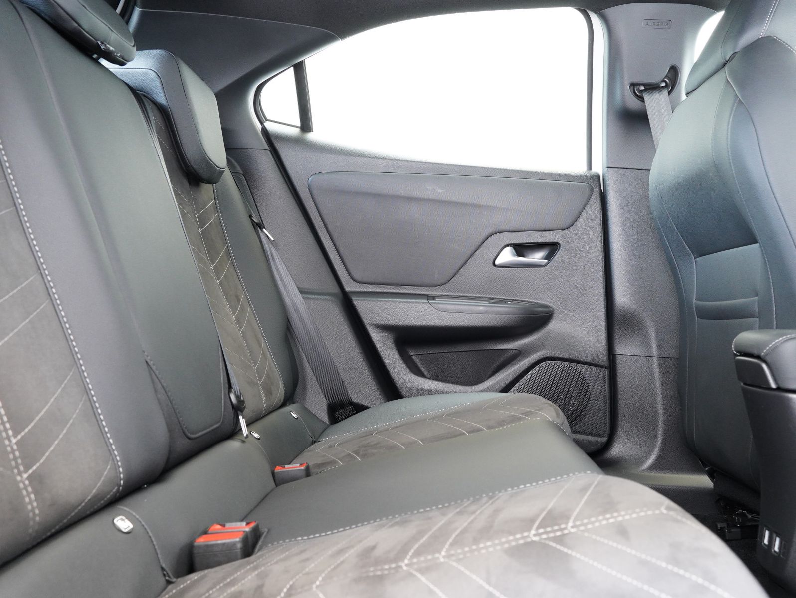 Fahrzeugabbildung Opel Mokka-e Ultimate INTELLILUX/ACC/WÄRMEPUMPE/SOH