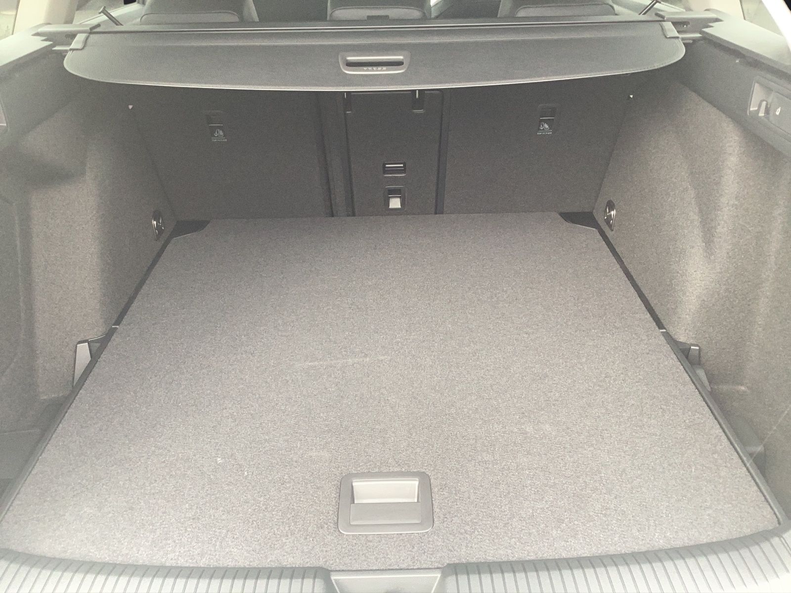 Fahrzeugabbildung Volkswagen Golf VIII Variant Life TDI DSG LED+ Navi ACC AHK