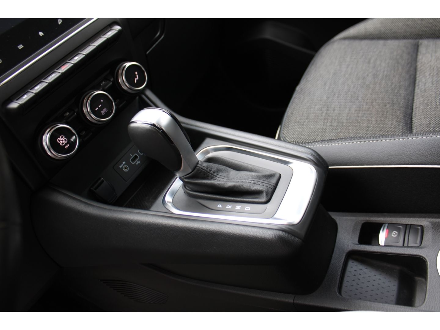 Fahrzeugabbildung Renault Captur II Intens LED GRA PDC RFK Navi StHzg WiPa
