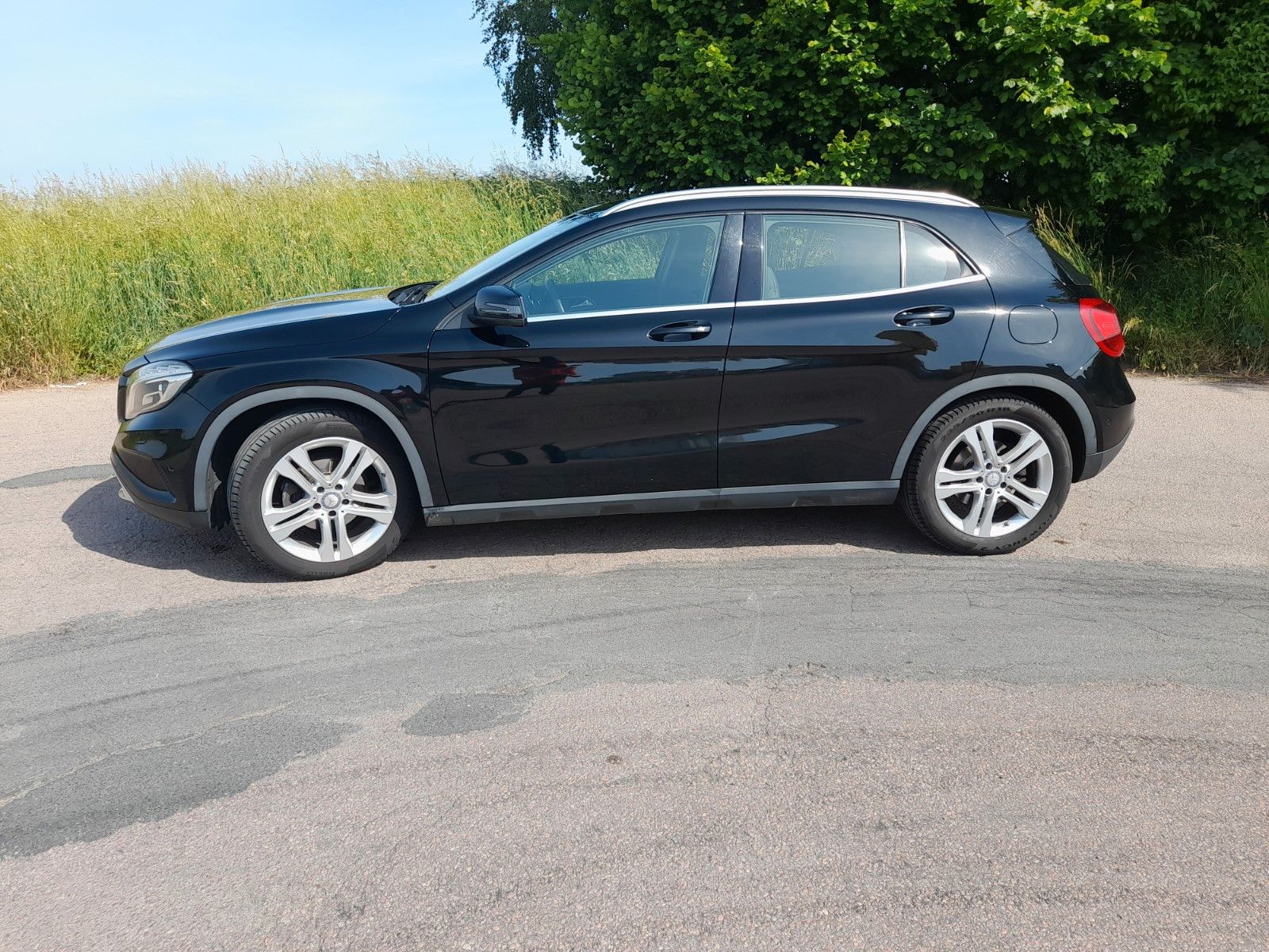 MERCEDES-BENZ GLA 180 Panorama Ahzv abnehmbar 