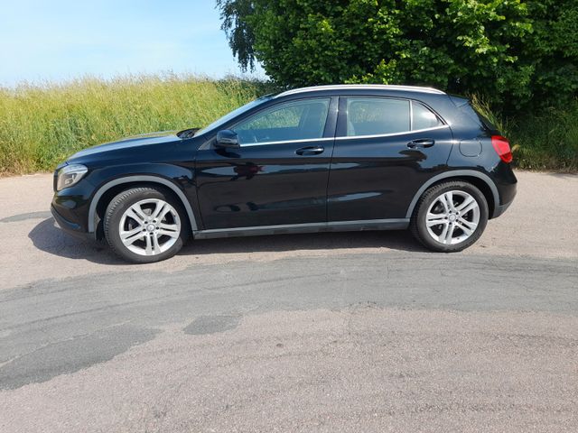 MERCEDES-BENZ GLA 180 Panorama Ahzv abnehmbar 