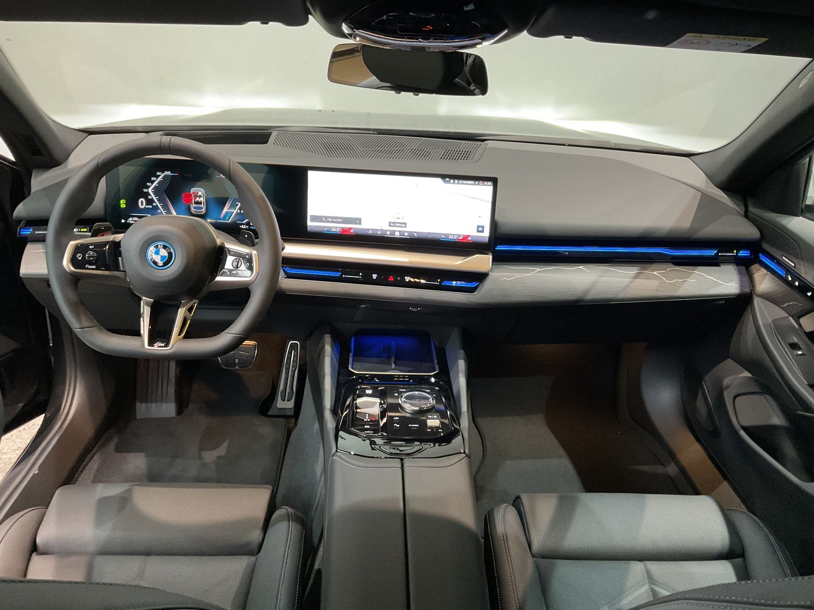 Fahrzeugabbildung BMW 530e iPerformance 20" LMR, Komfortzugang, AHK