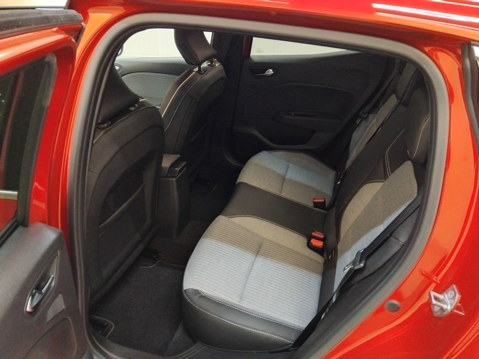 Renault Clio (06/2026, Benzin)