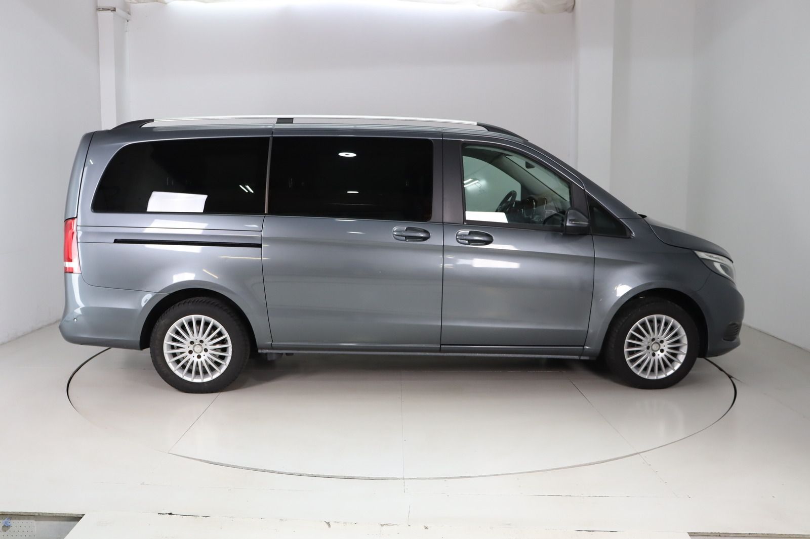 Fahrzeugabbildung Mercedes-Benz V 250 d lang 4-Matic * PDC * Navi * SHZ