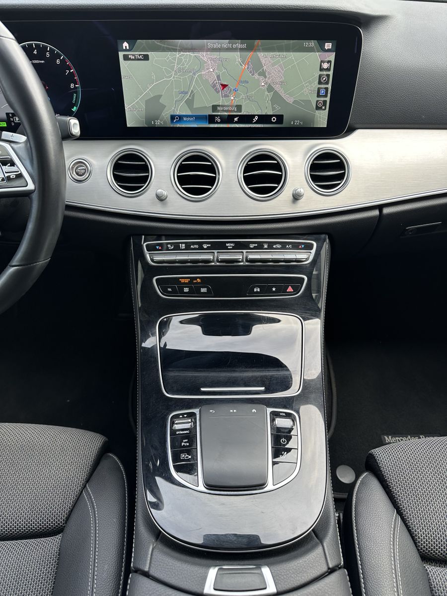 Fahrzeugabbildung Mercedes-Benz E 300e T Avantgarde NAV+LED+KAMERA+SHZ+VCOCKPIT
