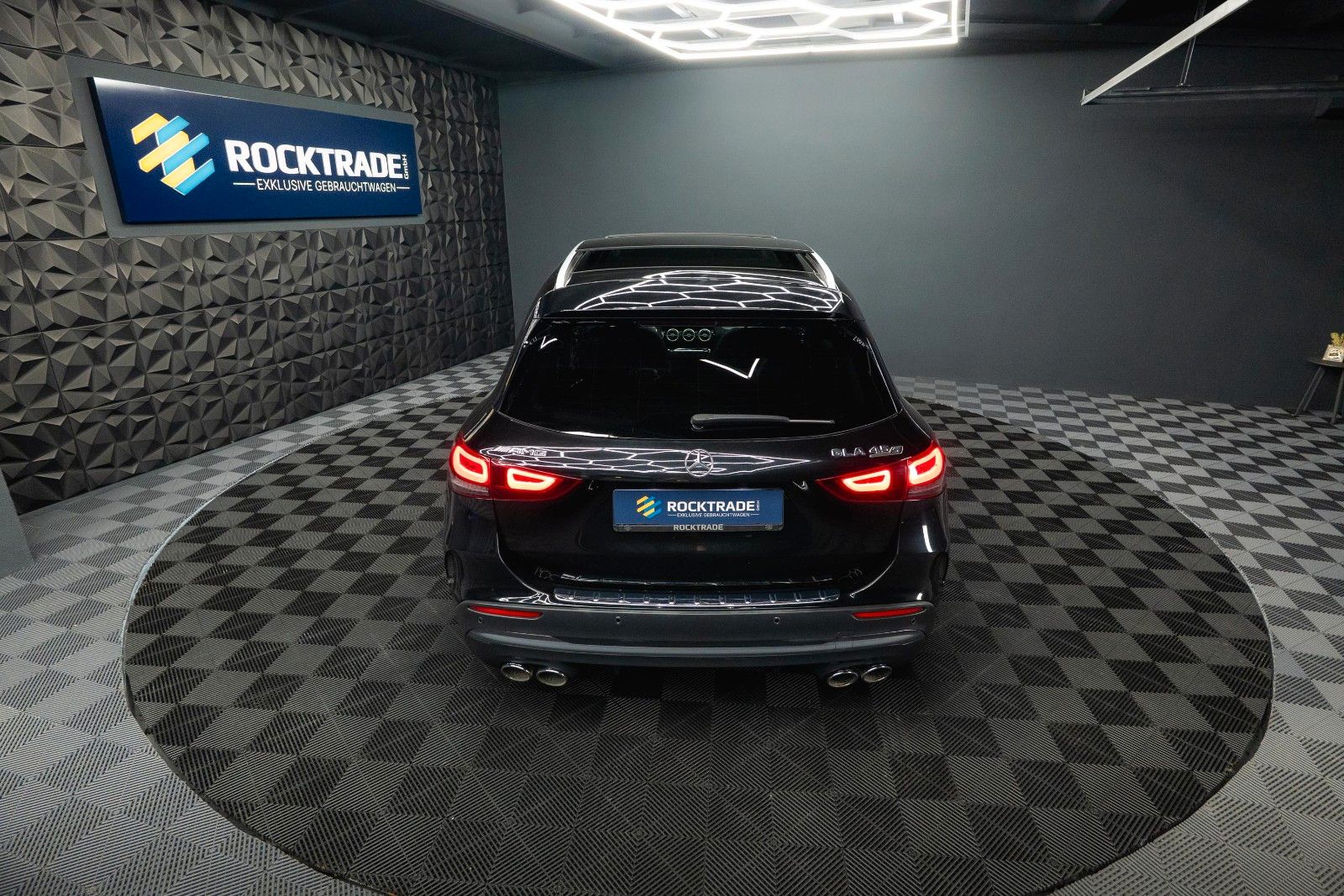 Fahrzeugabbildung Mercedes-Benz GLA 45 S AMG 4Matic | ACC | PANO | BURMESTER