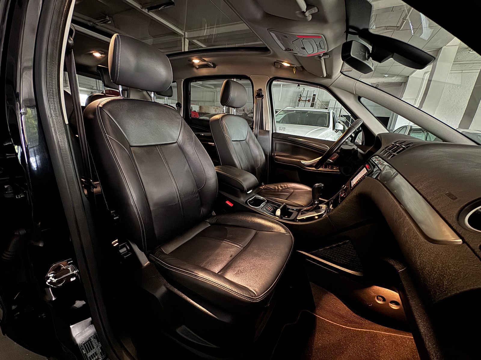 Fahrzeugabbildung Ford S-MAX AUTOMATIK SPORTPAKET TITANIUM X VOLL