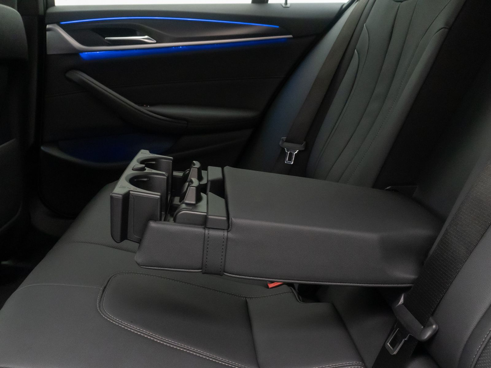 Fahrzeugabbildung BMW 520d xD M Sport DAB Laser HUD AHK Alarm Komfort