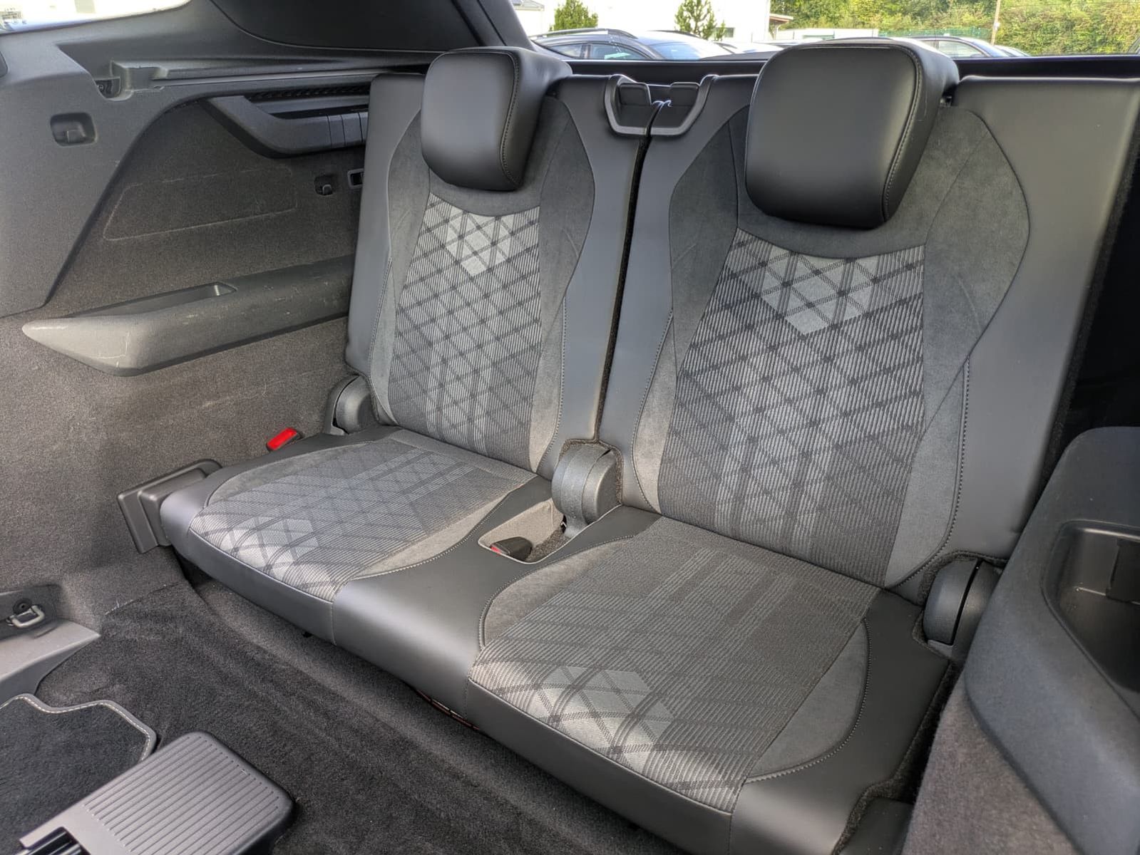 Fahrzeugabbildung Volkswagen Tayron 2.0 TDI 4M R-Line BLACK*7Si*MATRIX*PANO