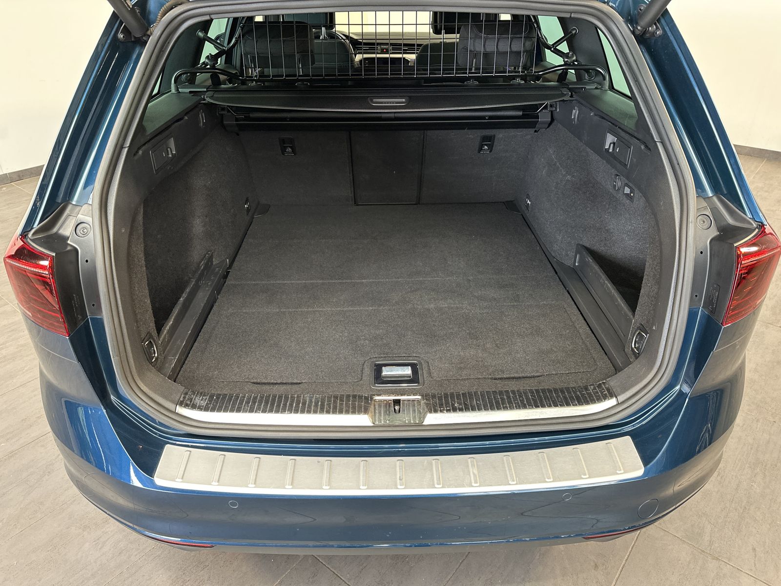 Fahrzeugabbildung Volkswagen Passat Variant Business NAV+IQ-LIGHT+AHK+KAM+VC