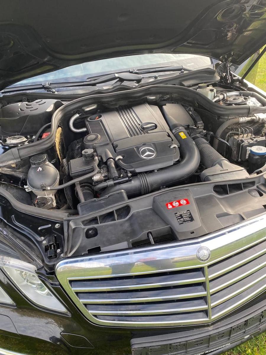 Mercedes-Benz E200 2011 — photo 9