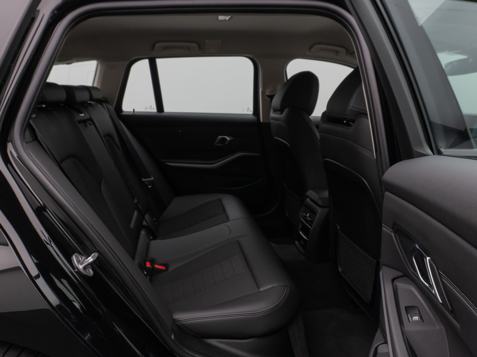 Fahrzeugabbildung BMW 330e DAB CockPit+ PDC Geschwindigkeitsreg Sport