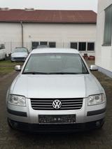 Volkswagen Passat 1.8 Automatik/ TÜV/ AHK/ SHZ - VW Passat Gebrauchtwagen in Karlsruhe