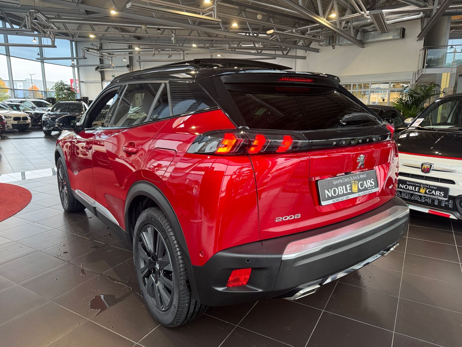Fahrzeugabbildung Peugeot 2008 GT PANO LED NAVI ALU