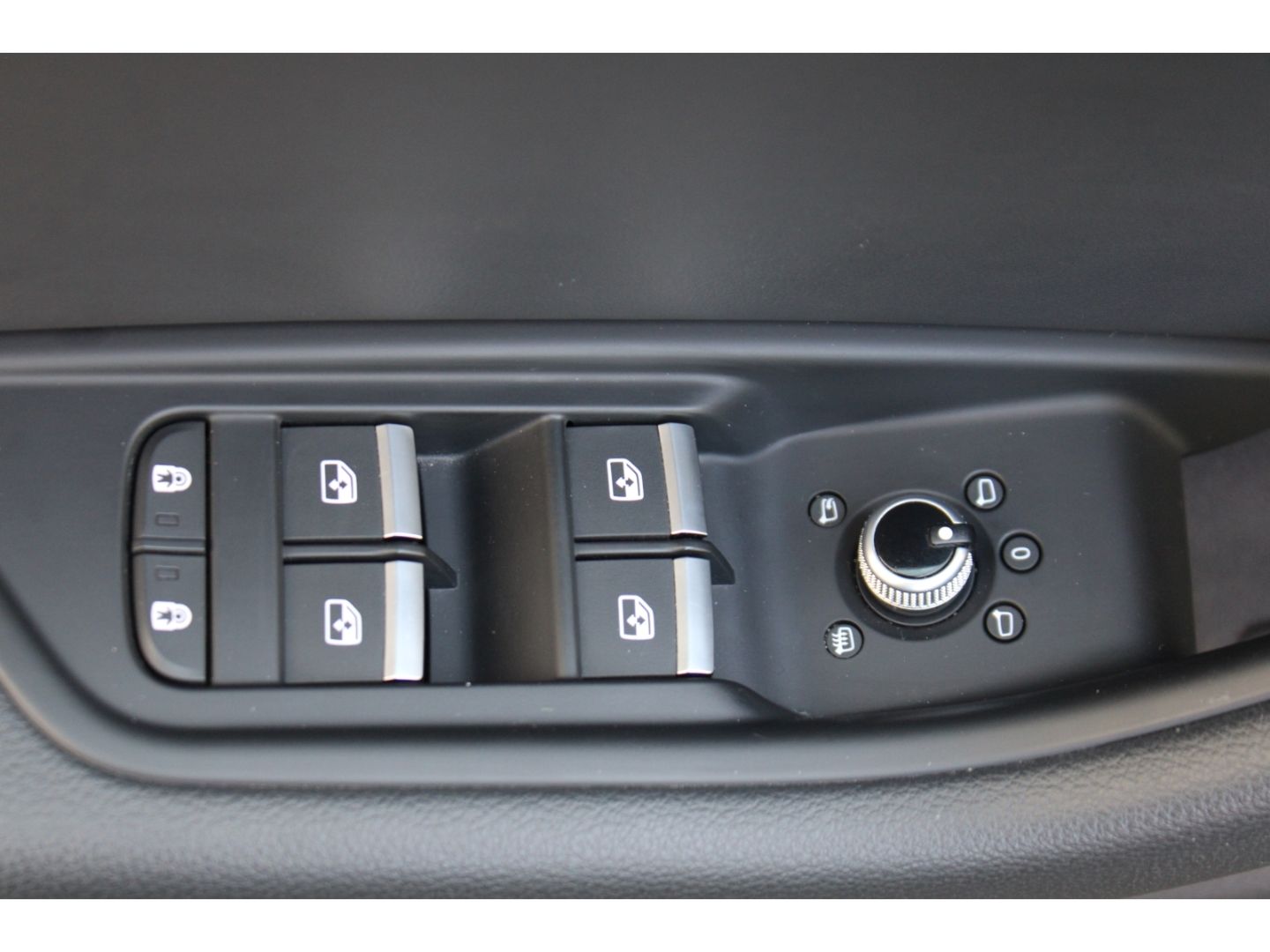 AUDI A4 35 TDI S-Tronic advanced Avant LED Navi DAB V - Image 13