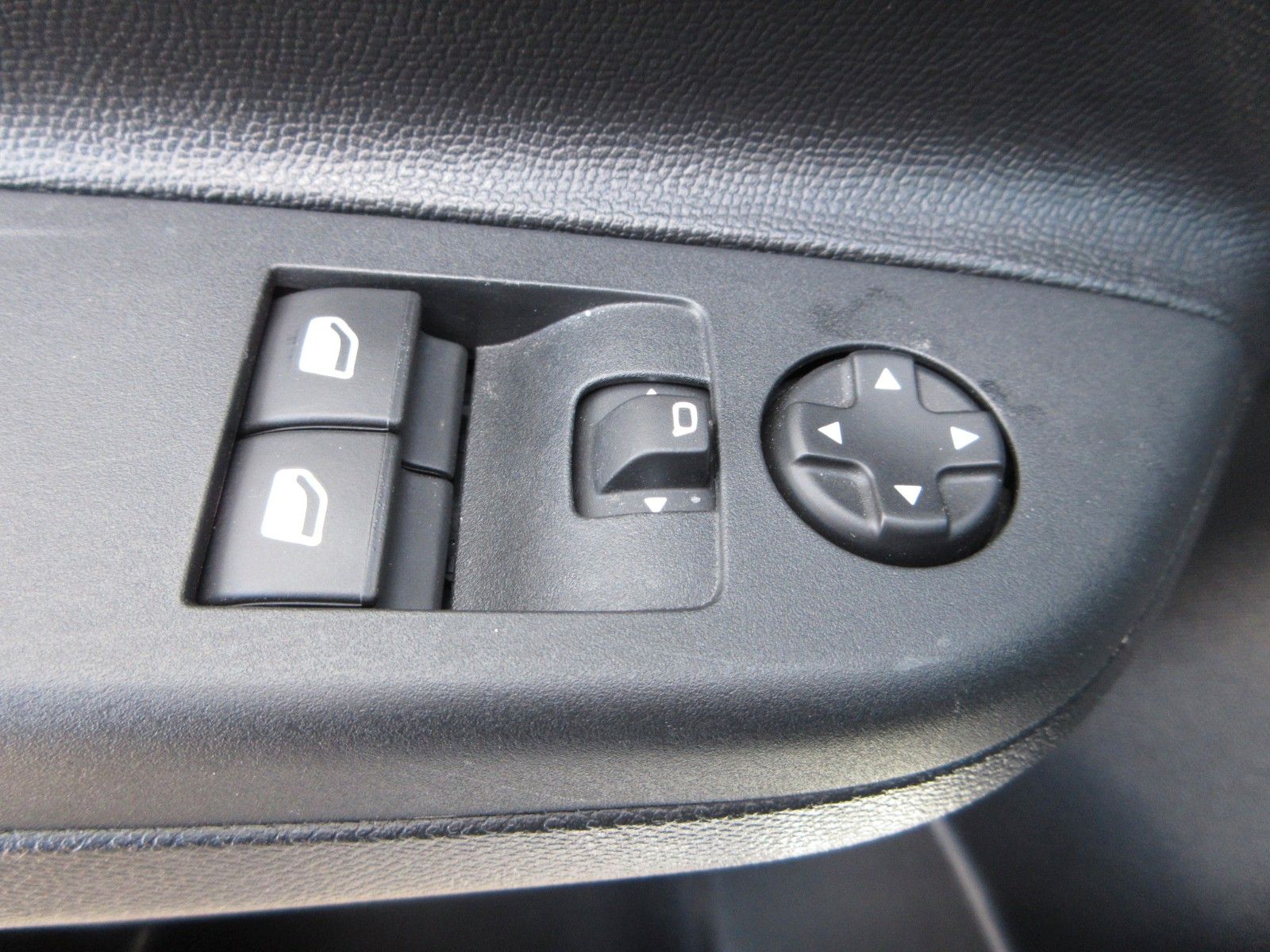 Fahrzeugabbildung Opel Corsa 1.2 T Elegance LED/NAVI/PDC/ALU/TEMPO