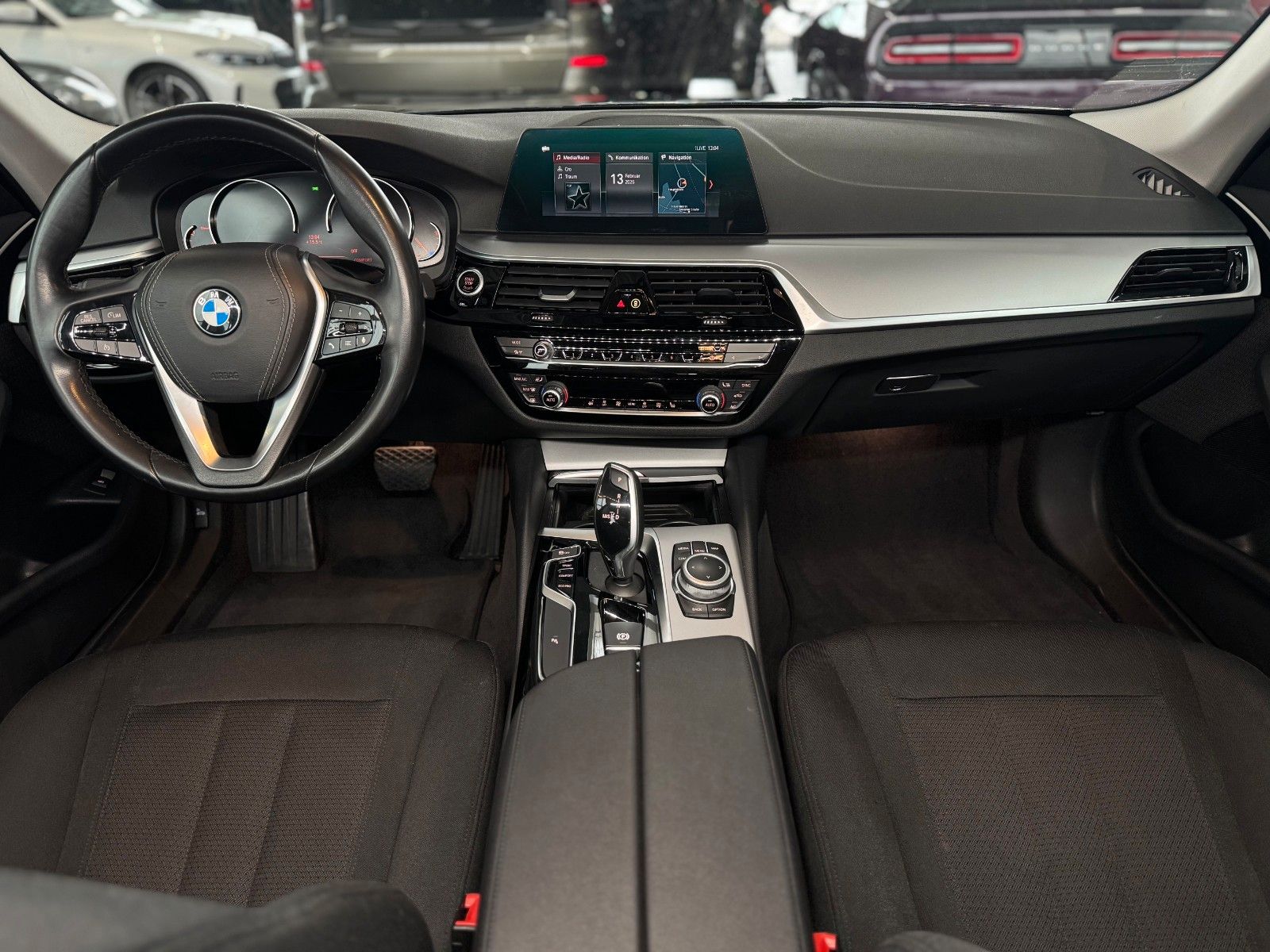 Fahrzeugabbildung BMW 520 d Touring "Business-P. Navi Connected Plus"