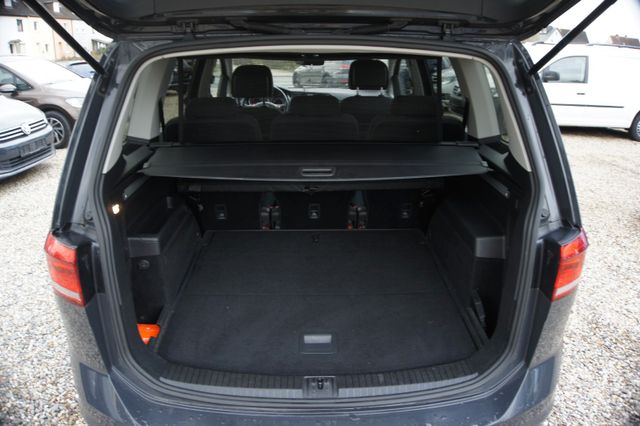 Fahrzeugabbildung Volkswagen Touran 2.0 TDI IQ.DRIVE NAVI ACC LANE BLIND