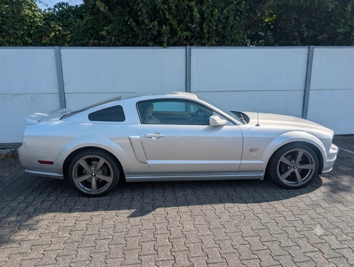Ford Mustang GT V8 4.6 305ch - Sièges Sport éléctriques - Pneus été - Régulateur de vitesse