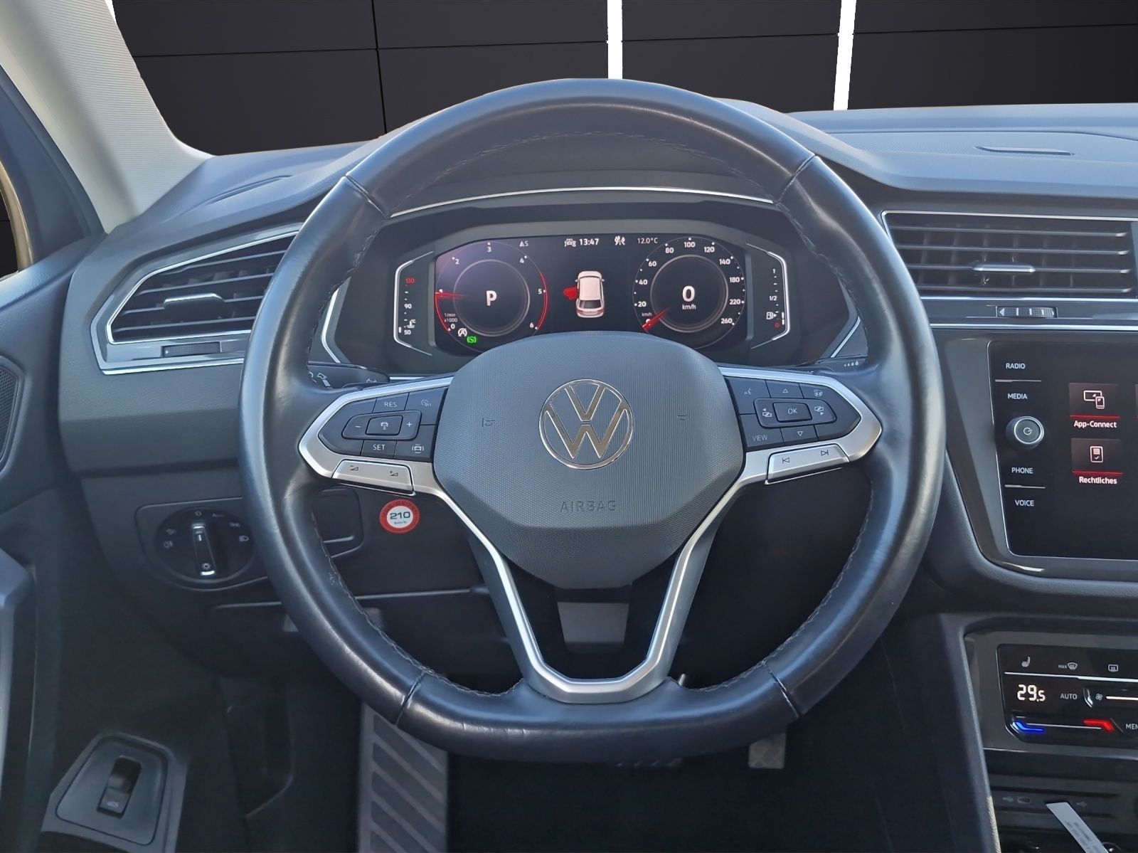 Fahrzeugabbildung Volkswagen Tiguan L 2.0 TDI AHZ MATRIX DSG 4x4 Keyless SH