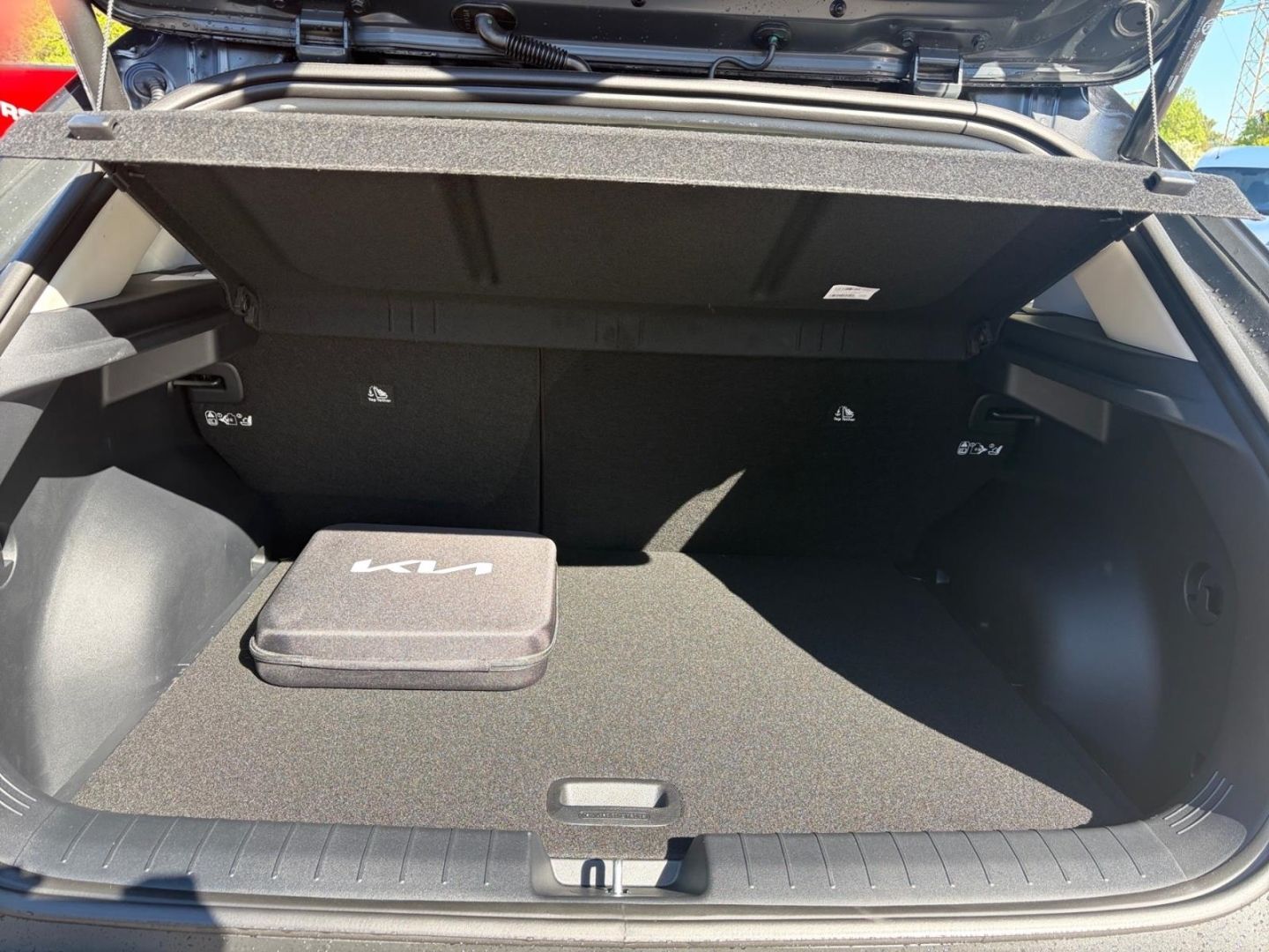 Fahrzeugabbildung Kia EV4 150 kW Earth 58 FWD EARTH UP TE WIC Navi Dig