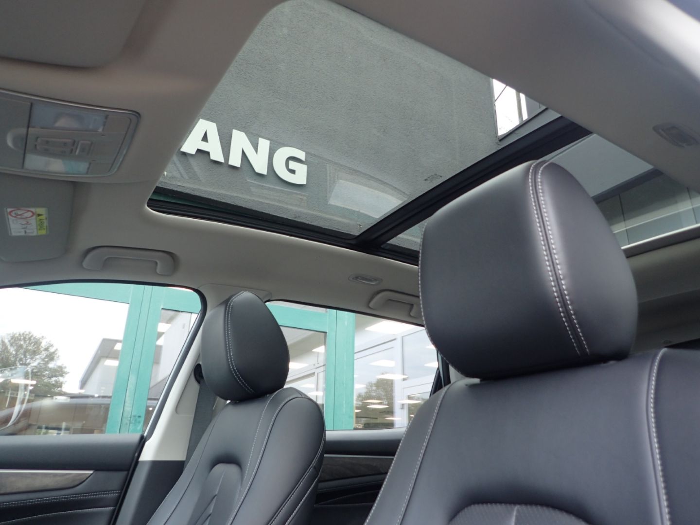 Fahrzeugabbildung DFSK Fengon 600 Premium El. Panodach digitales Cockpi
