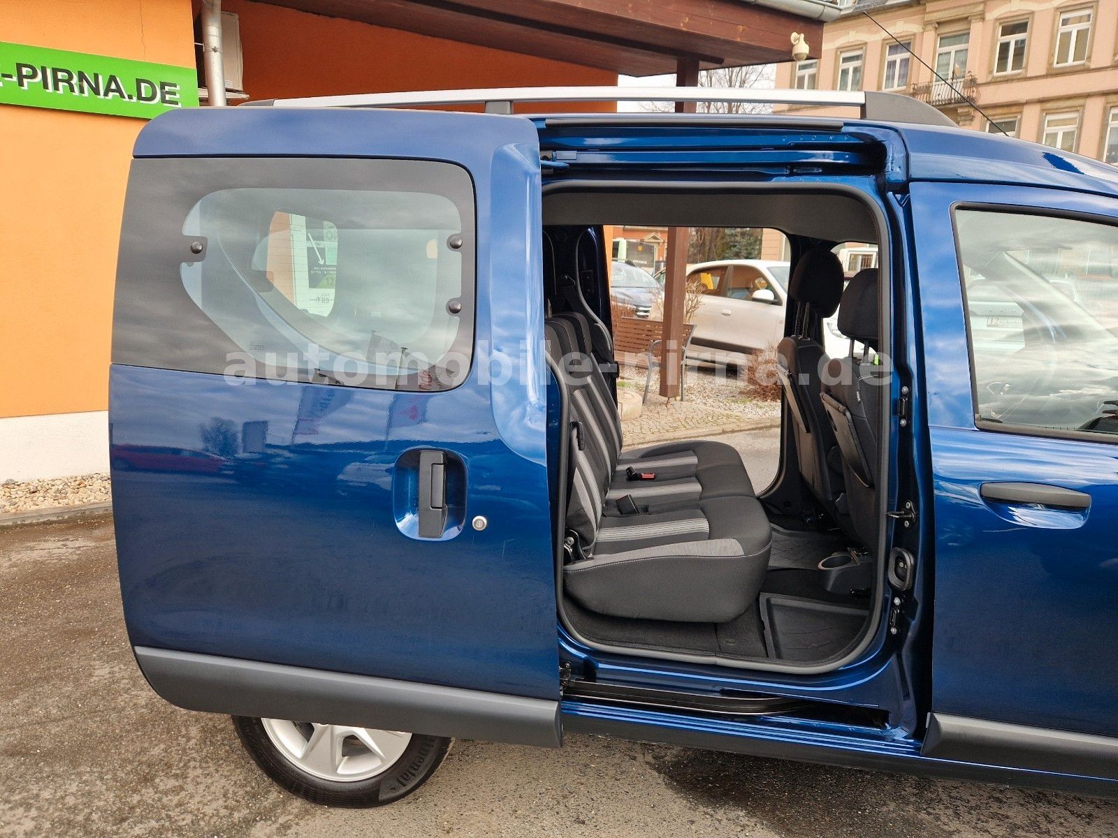 Dokker Stepway Celebration TCe 115 NAVI/SHZ/AHK