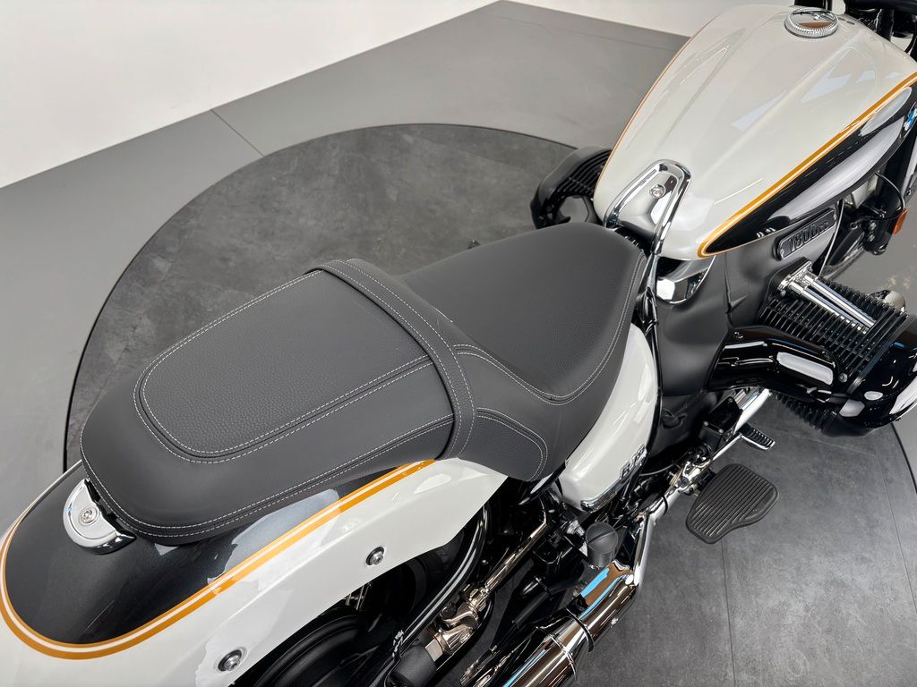 Fahrzeugabbildung BMW R18 *JEKILL&HYDE-AUSPUFF *BEACHBAR-LENKER