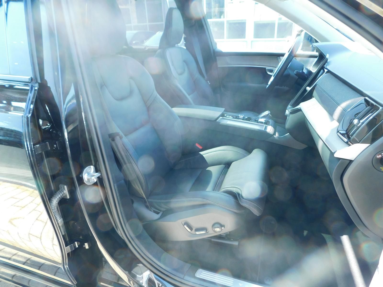 Fahrzeugabbildung Volvo XC90 T8 Ultra Dark