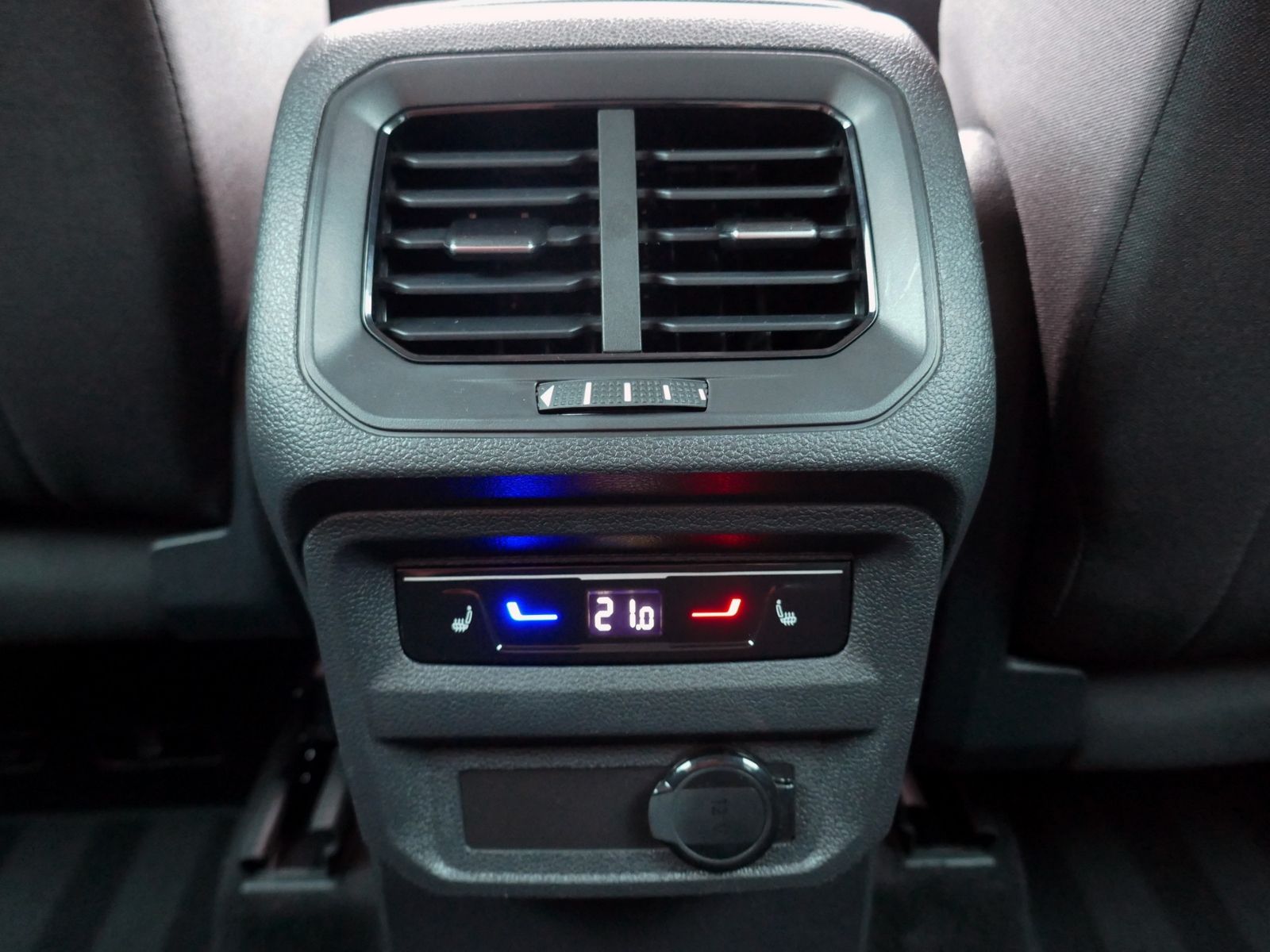 Fahrzeugabbildung Volkswagen Tiguan Move 1.5 TSI DSG | LED RFK ACC Navi