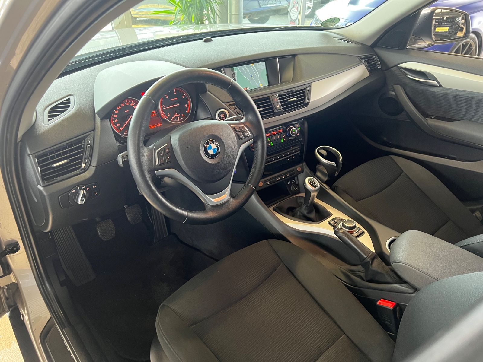 Fahrzeugabbildung BMW X1 18 d xDrive *LED/XENON*NAVI*MEMORY*