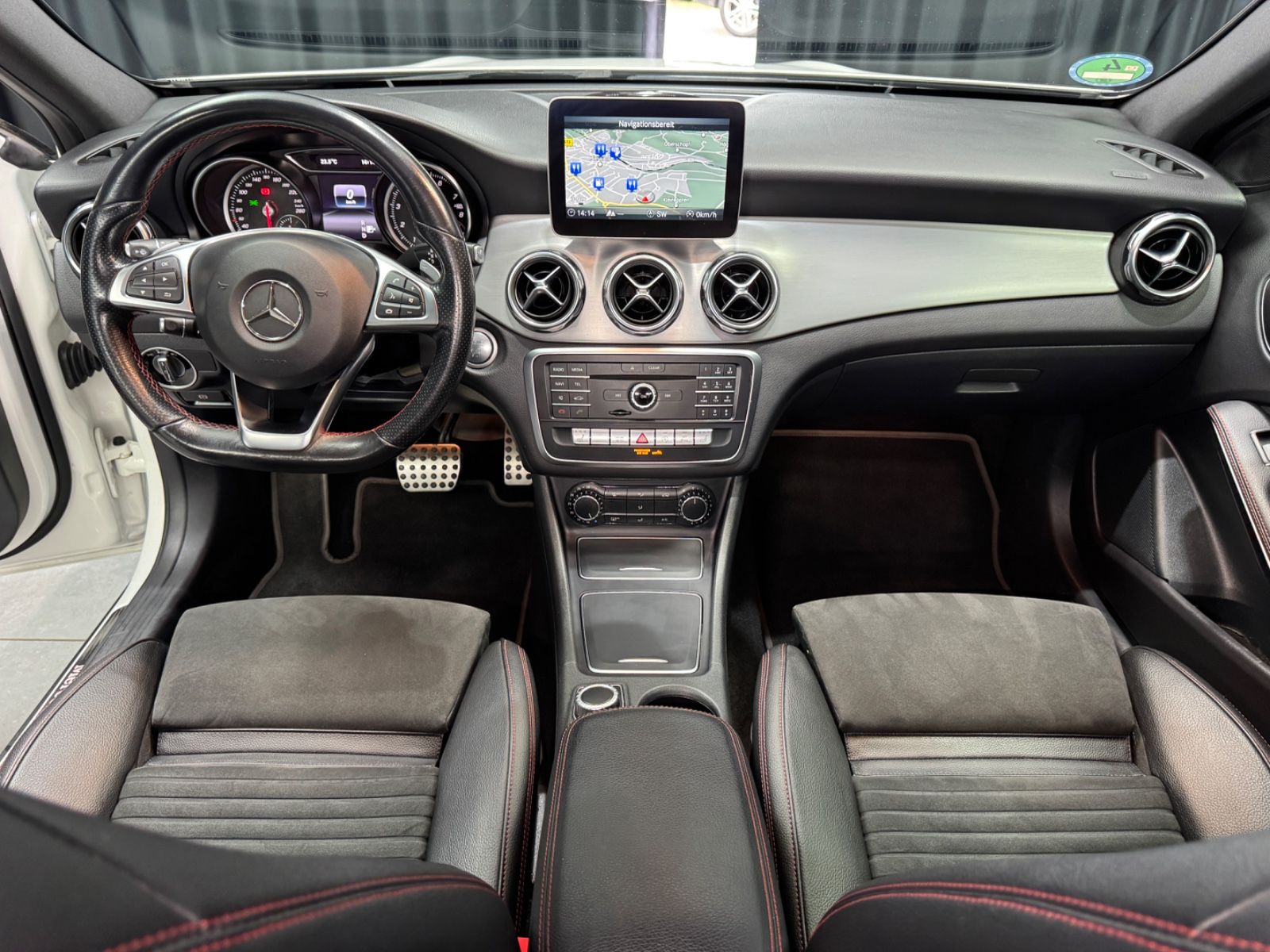 Fahrzeugabbildung Mercedes-Benz GLA 200|7G-AUTOMATIK|NAVI|LED|KAMERA|AHK|AMG-LIN