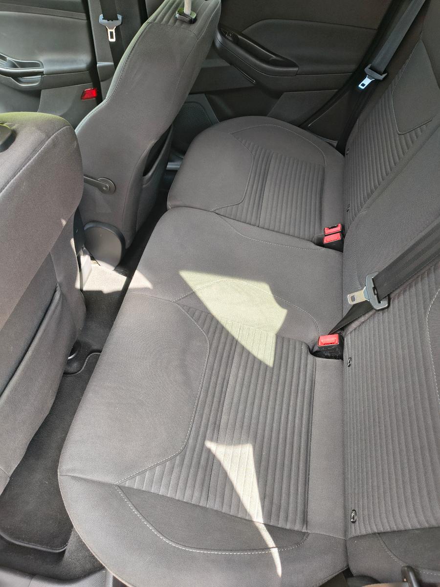 Ford Focus 2015 — rear view