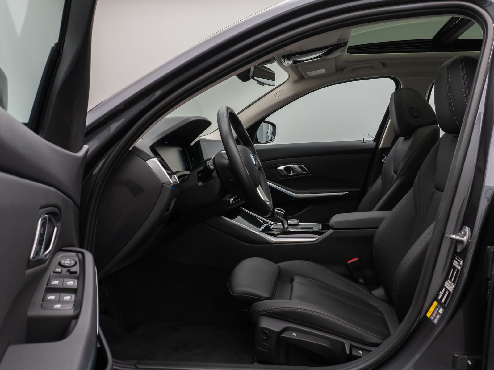 Fahrzeugabbildung BMW 320e Sport Line Panorama DAB CockPitPr PDC Alarm