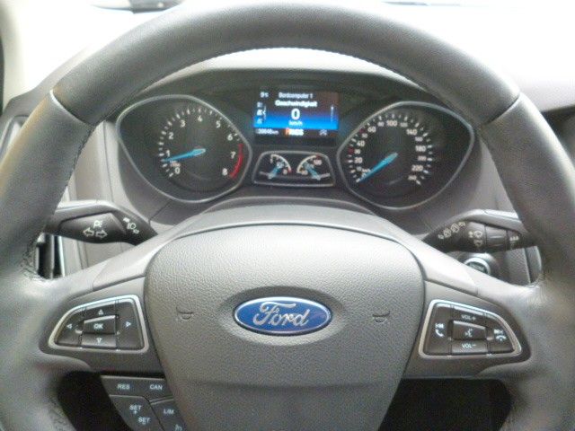 Focus 5-tg. 1,5i Titanium Automatik, RK,PP,Navi