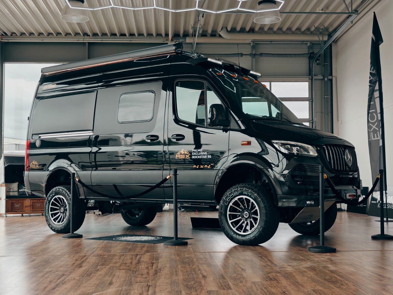 Fahrzeugabbildung HYMER / ERIBA / HYMERCAR GRAND CANYON S MB 600 4x4² RSX - TRIPLE CARBON