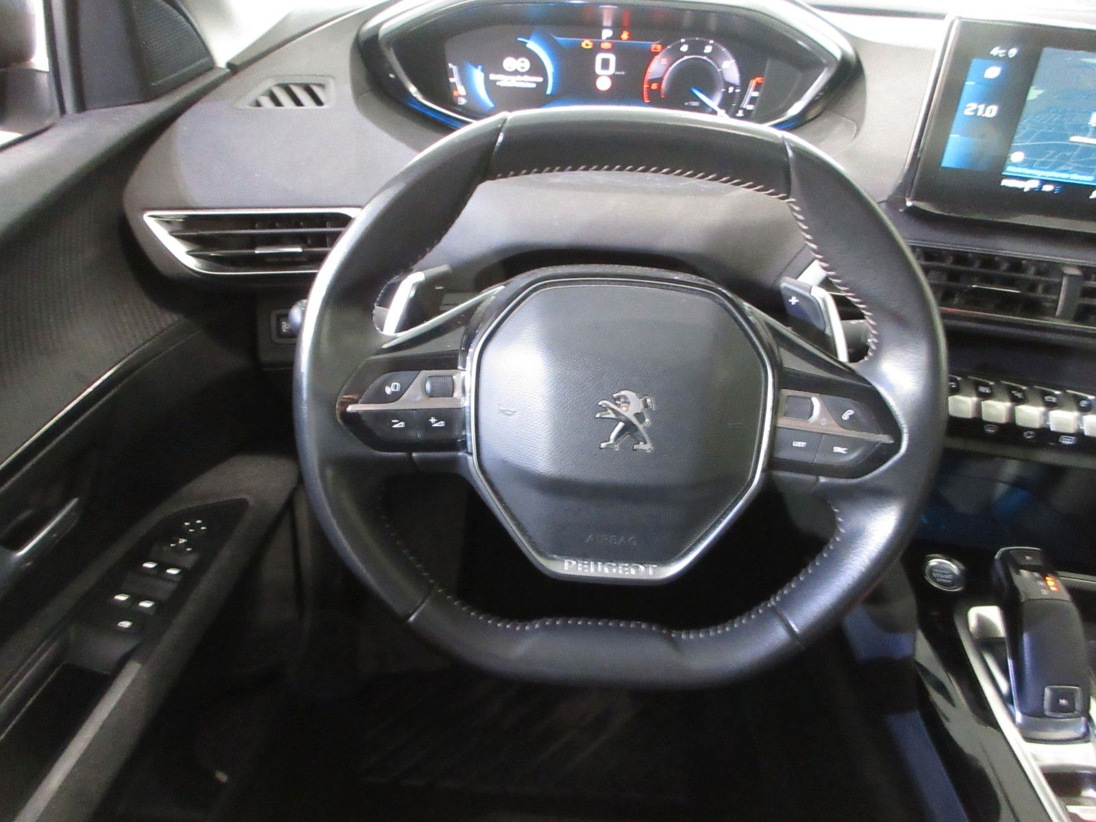 Fahrzeugabbildung Peugeot 5008 Active Pack 1.5D LED/NAVI/AHK/PDC/R´CAM