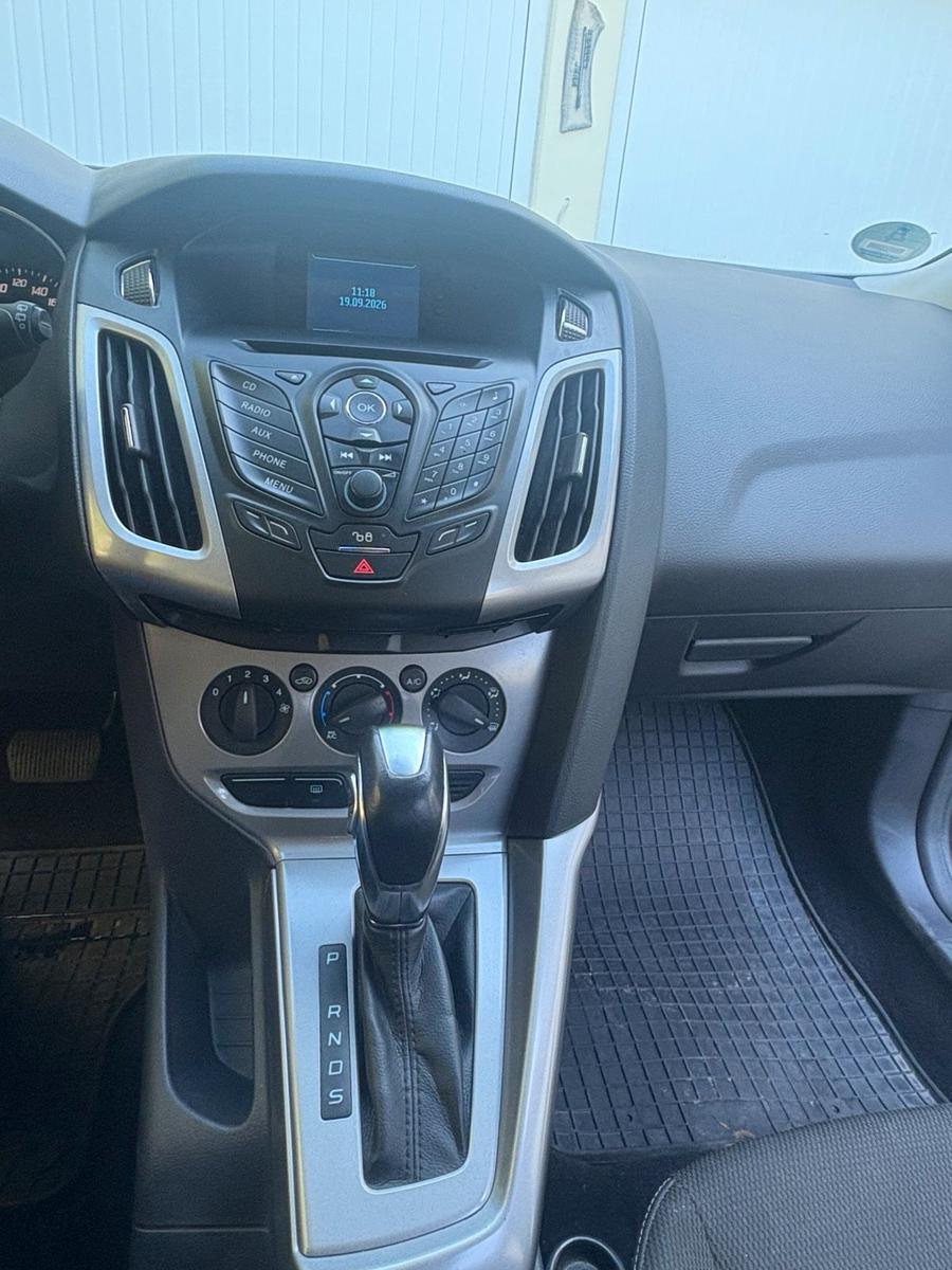 Ford Focus 2012 — photo 10