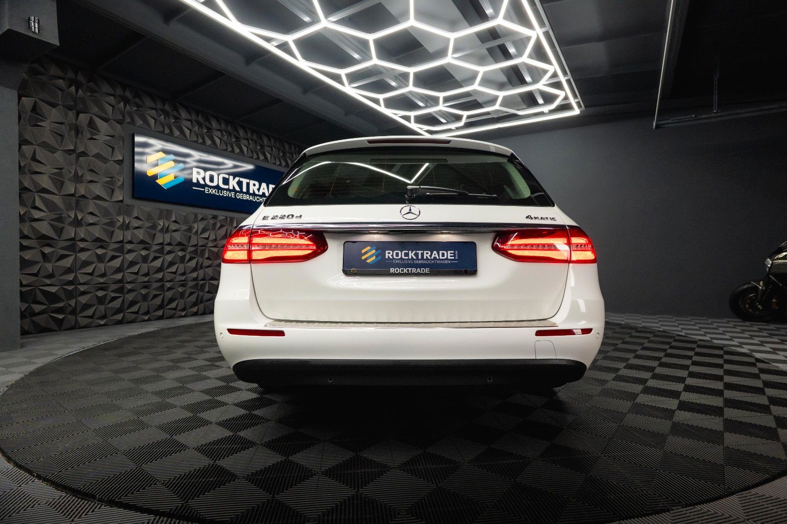 Fahrzeugabbildung Mercedes-Benz E 220d 4Matic Business *LED*Kamera*Scheckheft*