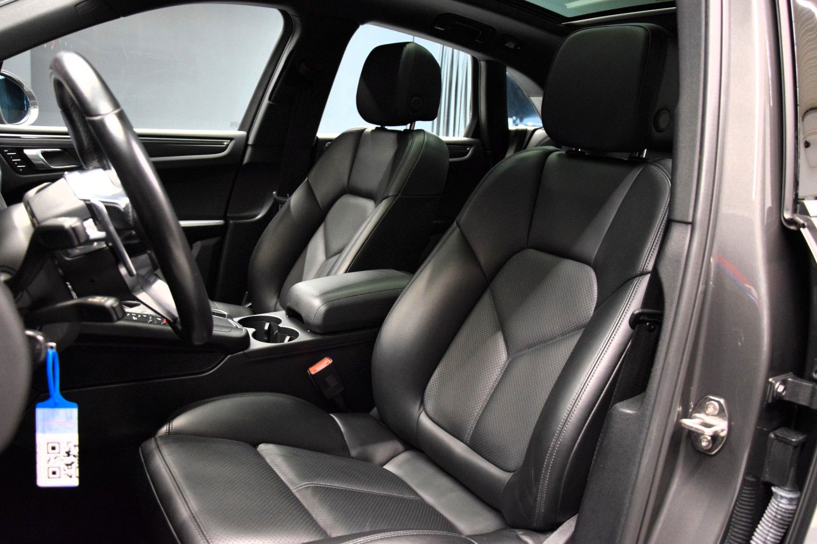 Fahrzeugabbildung Porsche Macan PDLS Leder Pano Memory PASM Kamera CarPlay