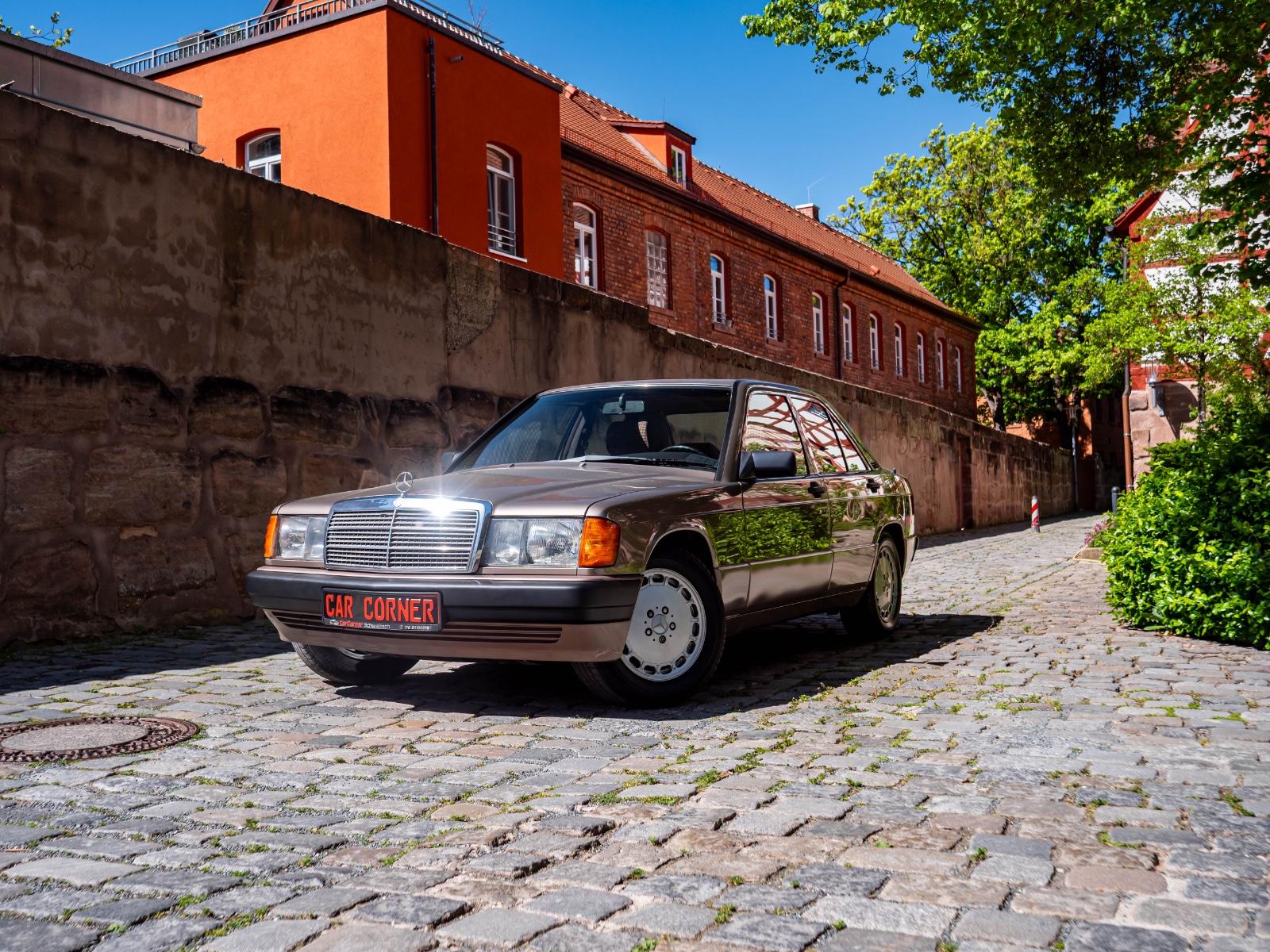 Mercedes-Benz 190 2.3 AUTOMATIK Schiebedach Karo Braun