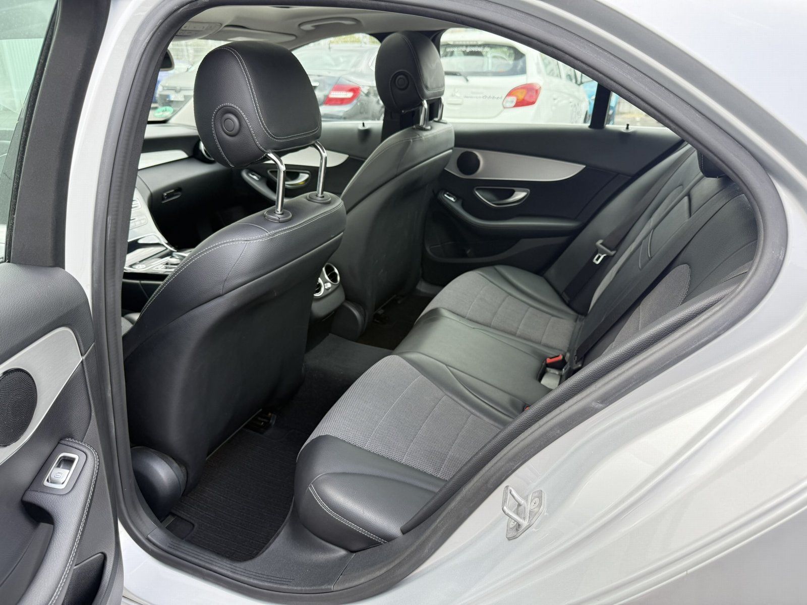 Fahrzeugabbildung Mercedes-Benz C 180 Avantgarde*SCHIEBEDACH*TOTWINKEL*LED*NAVI*