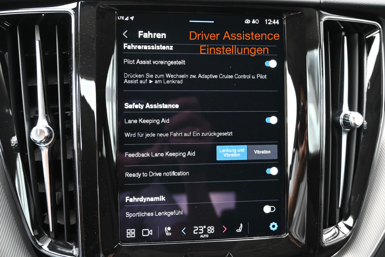 Fahrzeugabbildung Volvo XC60 B4 D Plus Dark °ACC°STANDHEIZ°360°KAM°HARM°