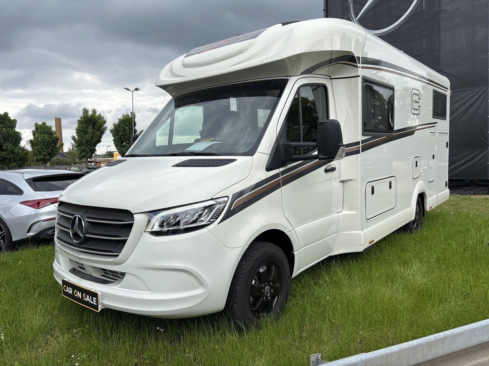 Fahrzeugabbildung Carthago C-Tourer T 143 LE Sprinter 417 CDI DISTRO LED TV