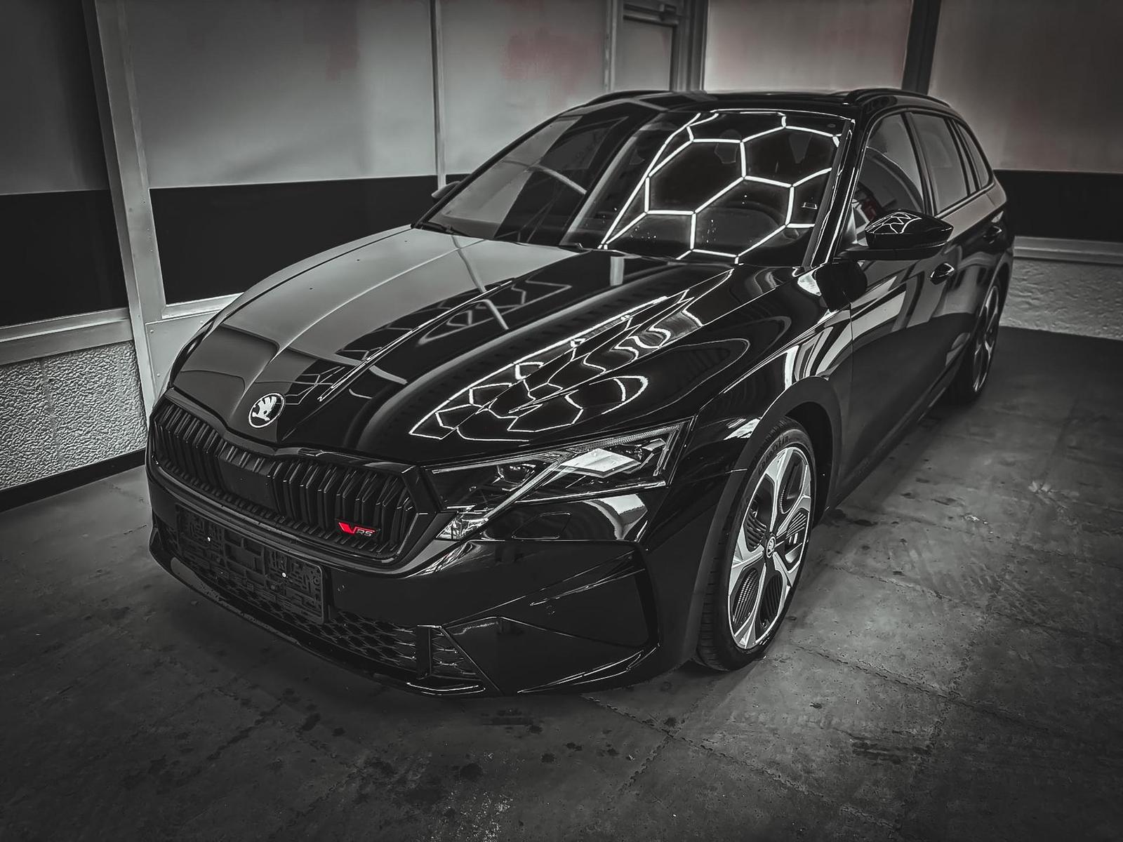 Skoda Octavia Combi 2.0 TSI DSG AHK PANO SHZ MATRIX...