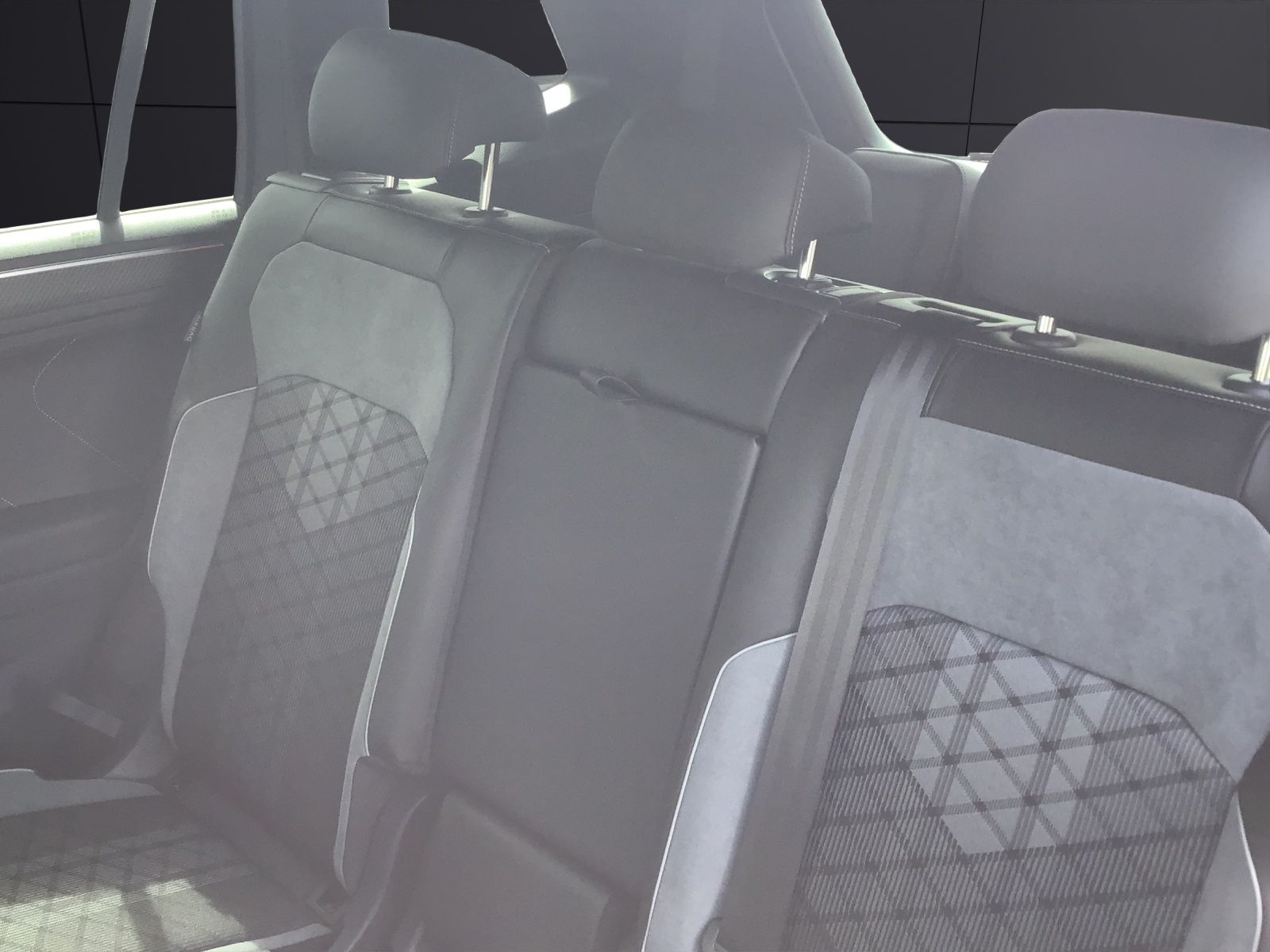 Fahrzeugabbildung Volkswagen Tiguan Allspace R-Line TDI 4M DSG LED AHK NAVI F